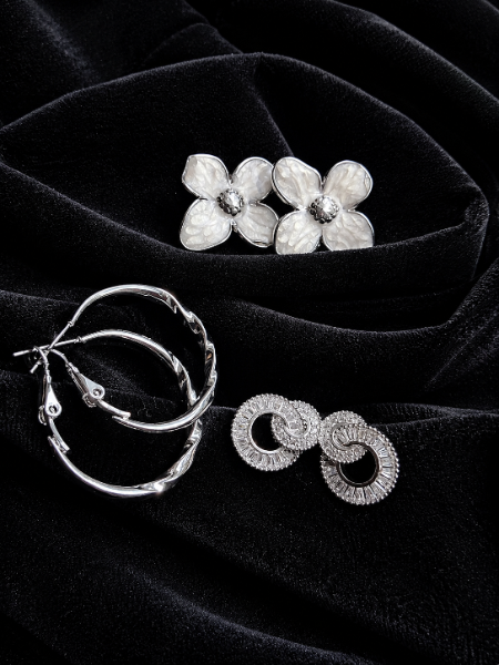 Earring Vault 💎